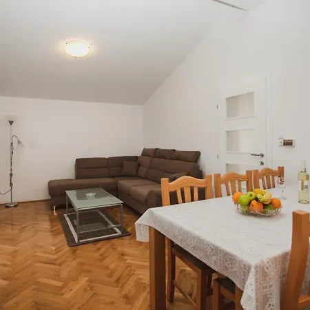 Plava Adria Podstrana بودْسْتغانا