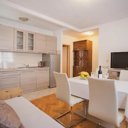 Plava Adria Podstrana * بودْسْتغانا
